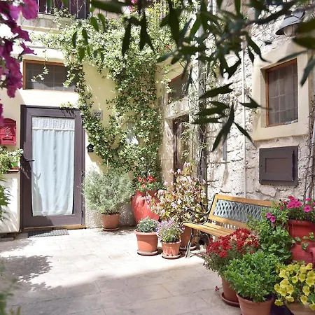 Del Vicolo Stretto