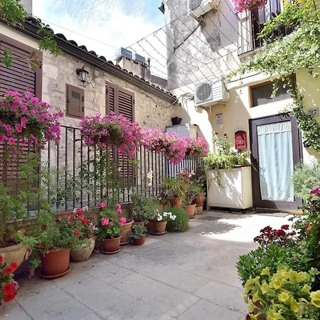Del Vicolo Stretto