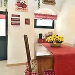Del Vicolo Stretto موديكا