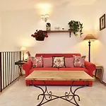 Del Vicolo Stretto موديكا