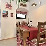 Del Vicolo Stretto موديكا